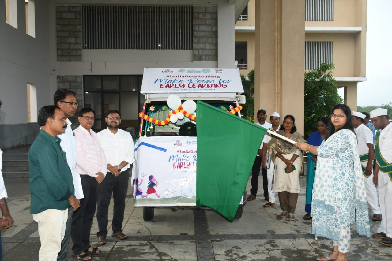 Alt Name: Mobile_Library_Launch_District_Collector