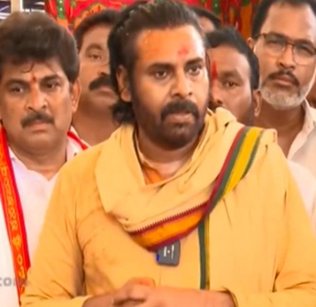 పవన్ కళ్యాణ్ కనకదుర్గ ఆలయంలో శుద్ధి కార్యక్రమం