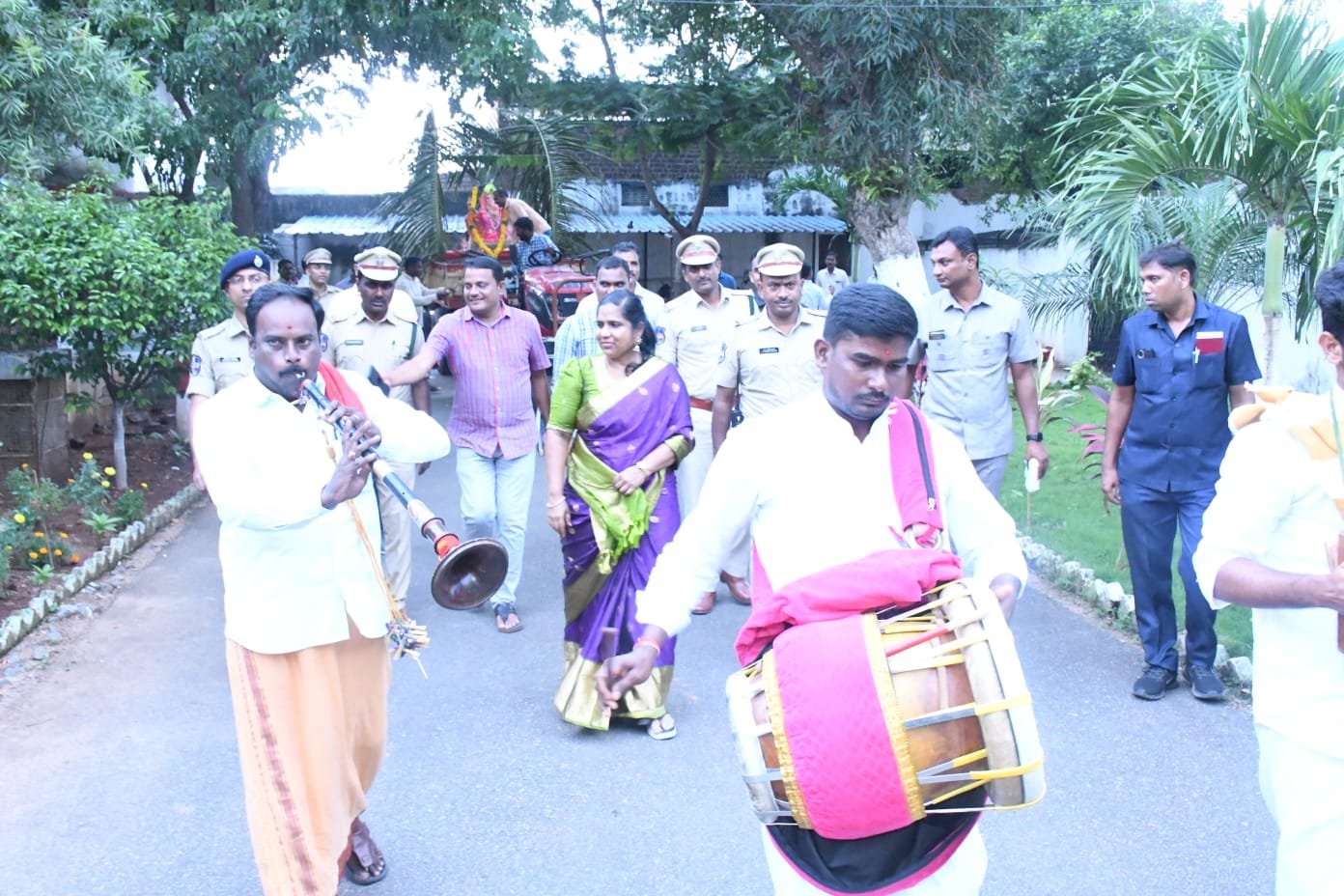 Alt Name: గణపతి నిమజ్జనం చేసిన జిల్లా ఎస్పీ