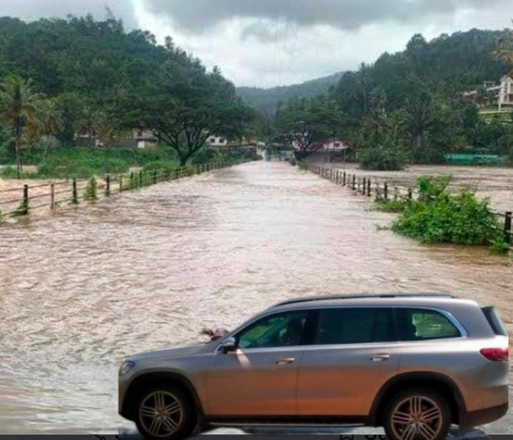 వరదలో చిక్కుకున్న అక్కినేని నాగార్జున