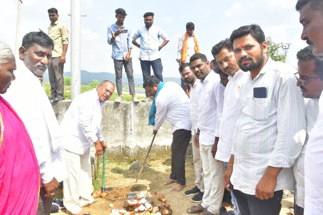 ఆలూర్ వరి కొనుగోలు కేంద్రం ప్రారంభోత్సవం