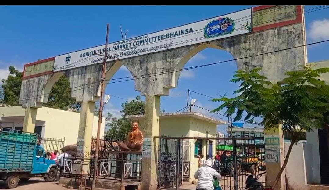 బైంసా మార్కెట్ లో రైతుల నిలువు దోపిడి
మితిమీరిపోతున్న కమిషన్ ఏజెంట్లు ఆగడాలు..