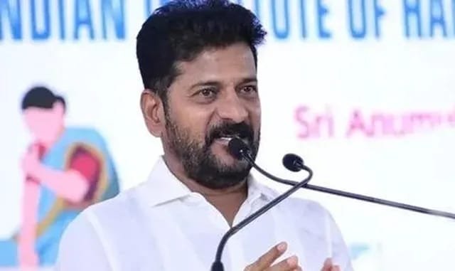 బాపూ ఘాట్‌లో గాంధీజీ విగ్రహం