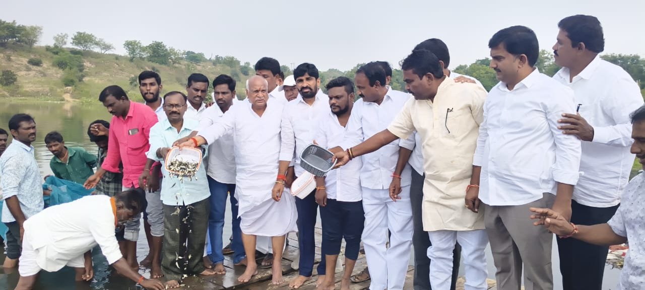 మత్స్యకారుల సంక్షేమంపై ప్రభుత్వం మరింత దృష్టి సారించాలి ఎమ్మెల్యే పవార్ రామారావు పటేల్
