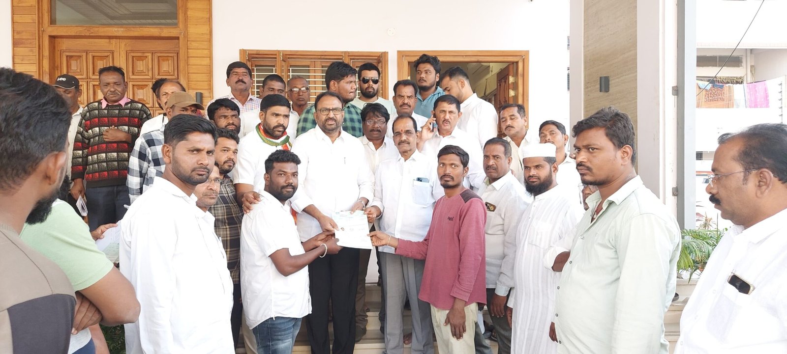 ముఖ్యమంత్రి సహాయనిధి చెక్కుల పంపిణీ కార్యక్రమం.