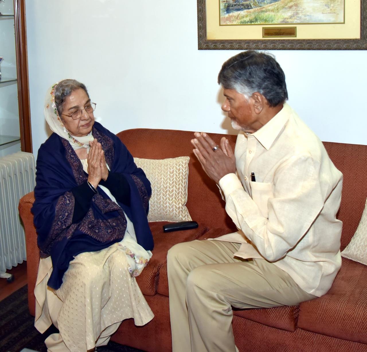 : CM Chandrababu Naidu paying tribute to Manmohan Singh in Delhi