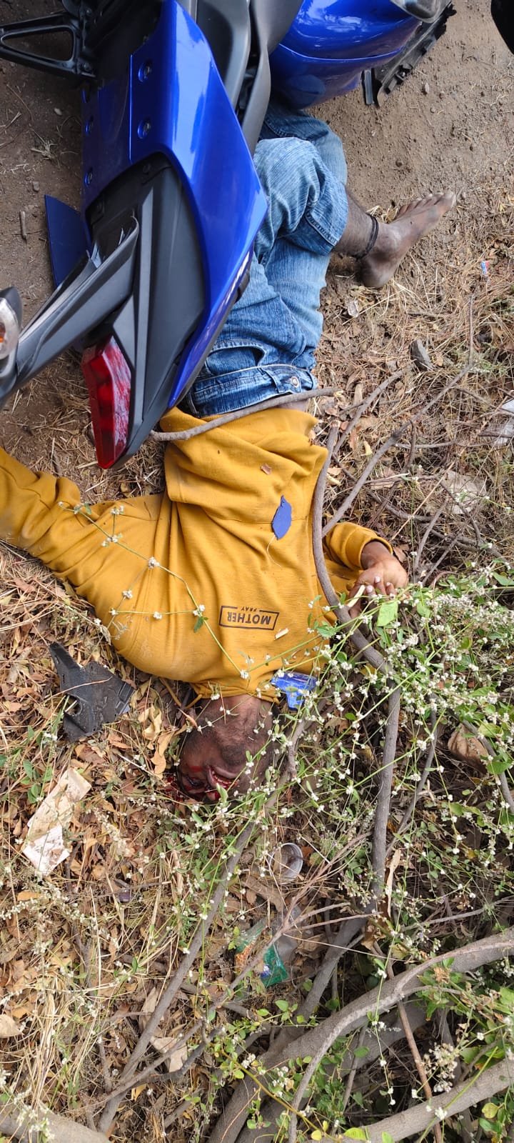 Road_Accident_Peddapalli_Spot_Dead