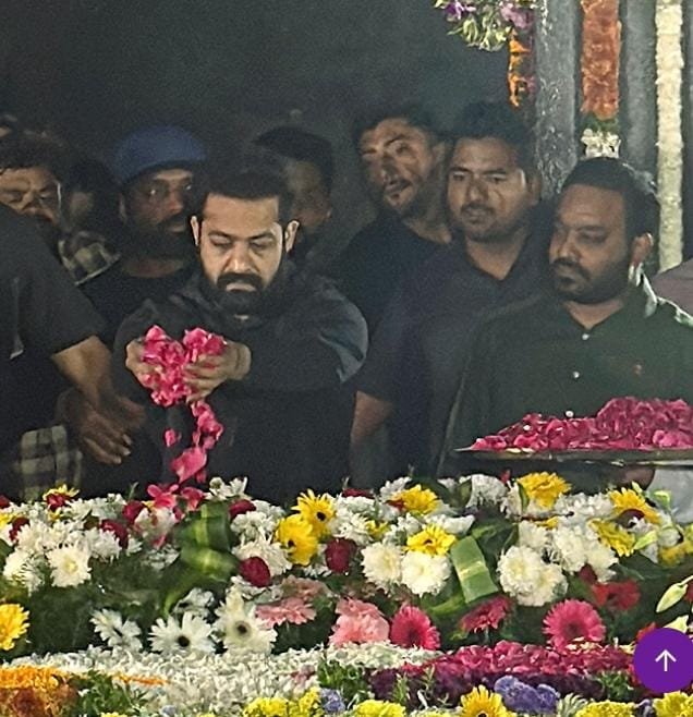 ఎన్టీఆర్ ఘాట్ వద్ద నివాళులు
