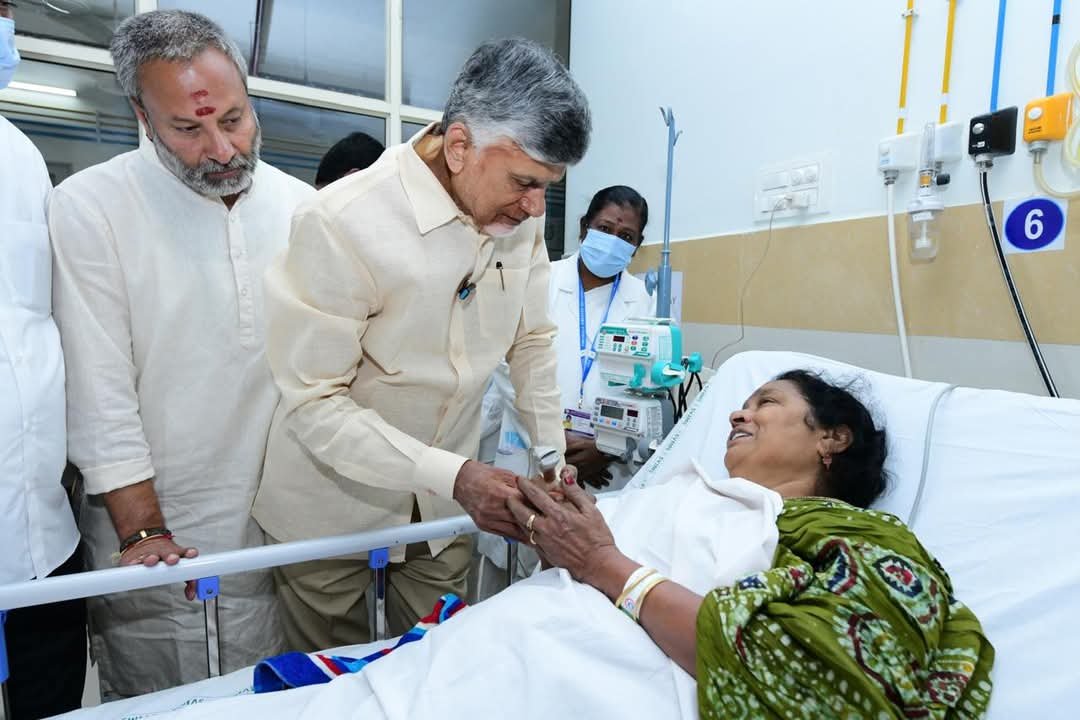 Chandrababu Naidu visiting stampede victims in Tirupati