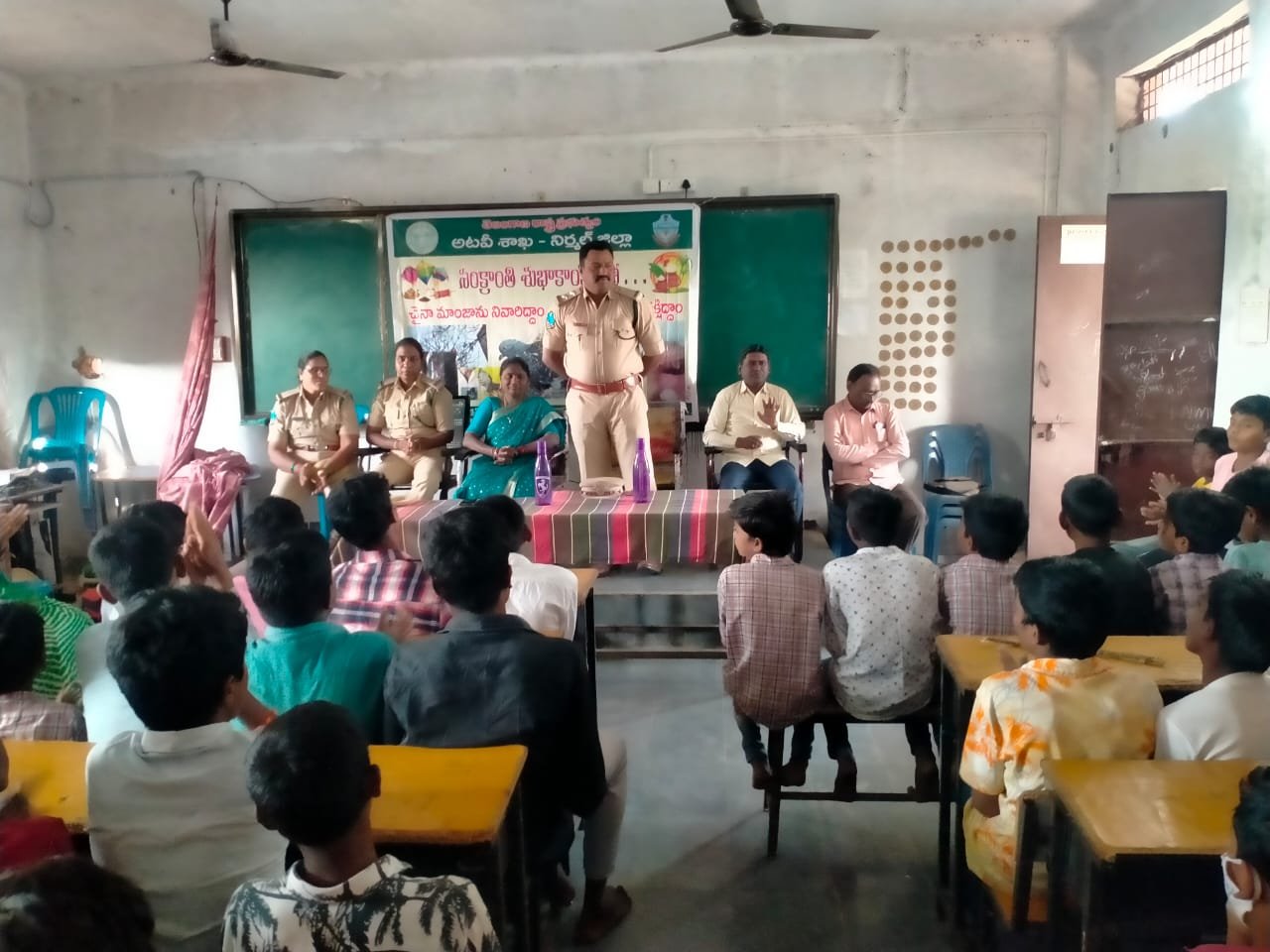 DYRO Nazir Khan addressing students on Chinese Manja dangers