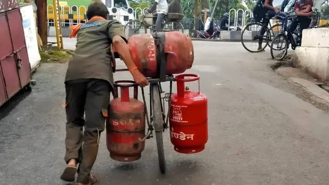 ఉచిత గ్యాస్ సిలిండర్.. రేపటితో గడువు ముగింపు