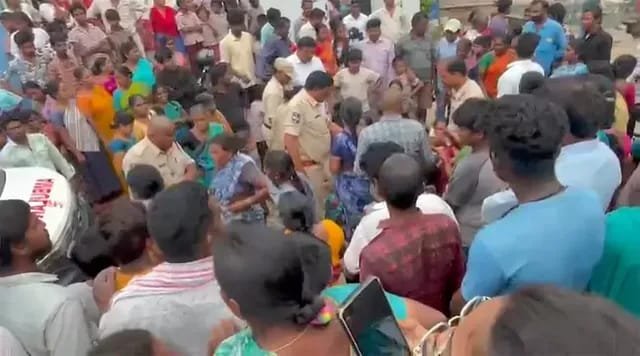 ఏడేళ్లుగా సహజీవనం.. పెళ్లికి నో చెప్పడంతో వివాహిత ఆత్మహత్యాయత్నం