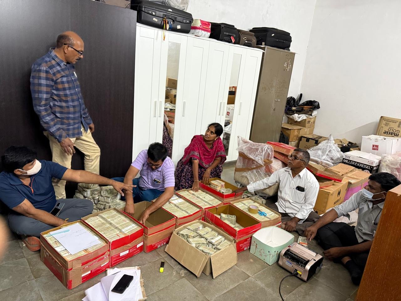ఏపీ లిక్కర్‌ స్కాం కేసులో కీలక మలుపు: వరుణ్‌ అంగీకారంతో రూ.11 కోట్ల నగదు స్వాధీనం
