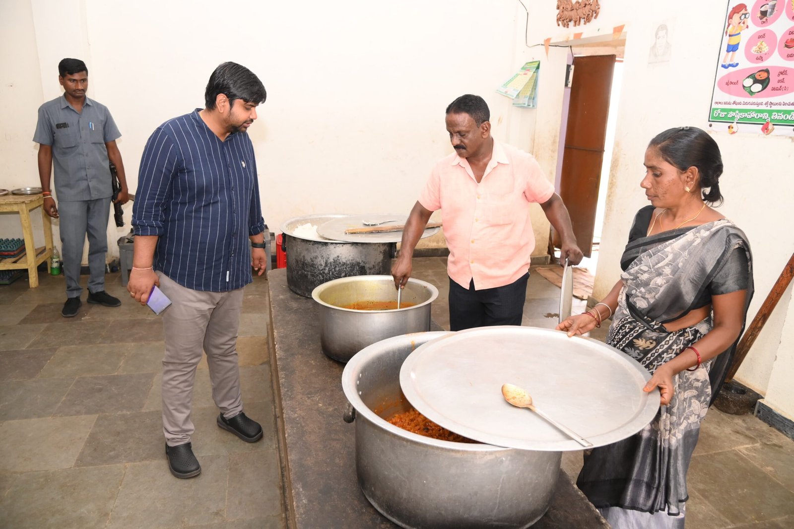 విద్యార్థులకు ఇబ్బందులు లేకుండా సౌకర్యాలు కల్పించాలి.

జిల్లా కలెక్టర్ కుమార్ దీపక్.