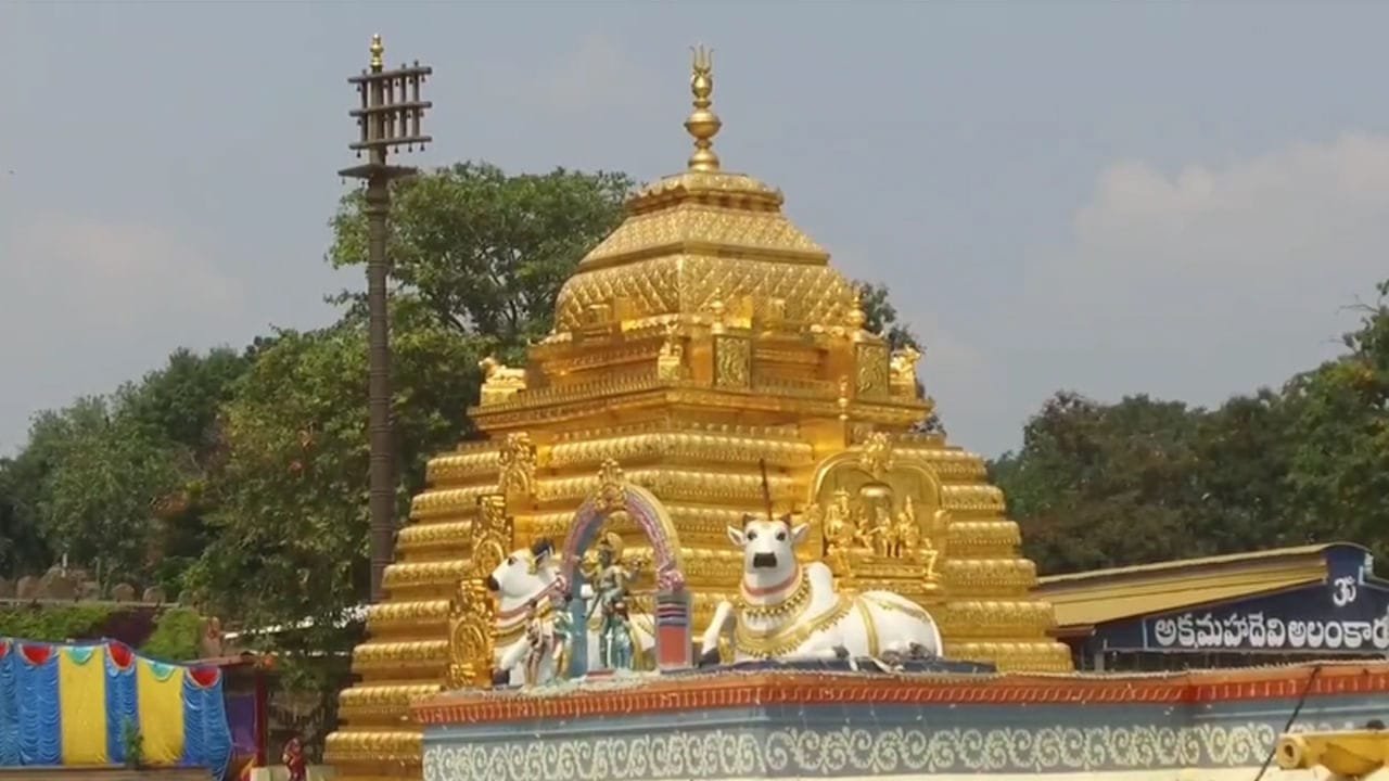 సీసీటీవీ ఫుటేజీలో అడ్డంగా బుక్కయ్యాడు…మల్లన్నకే మస్కా కొట్టాలని చూసిన ఆలయ ఉద్యోగి