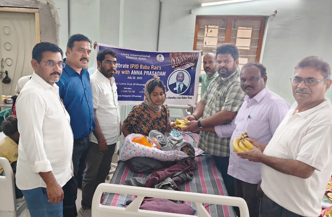 ఆసుపత్రిలో రోగులకు పండ్లు పంపిణీ