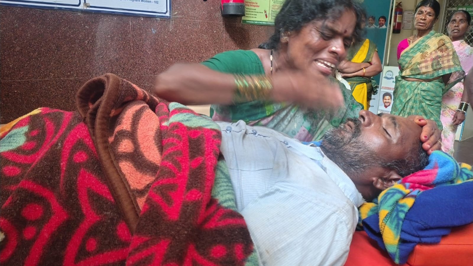 రైతు ప్రాణం ""తీసిన లైన్ మెన్..!