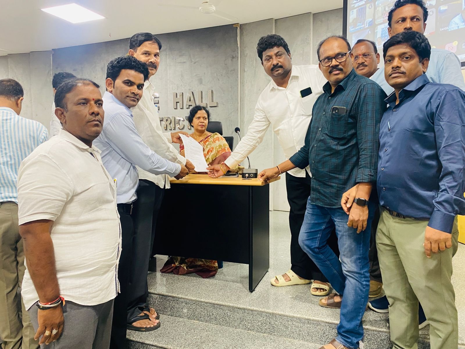 గుర్తింపు లేని పాఠశాలలను వెంటనే రద్దు చేయాలి – ట్రస్మా ఆధ్వర్యంలో వినతి పత్రం