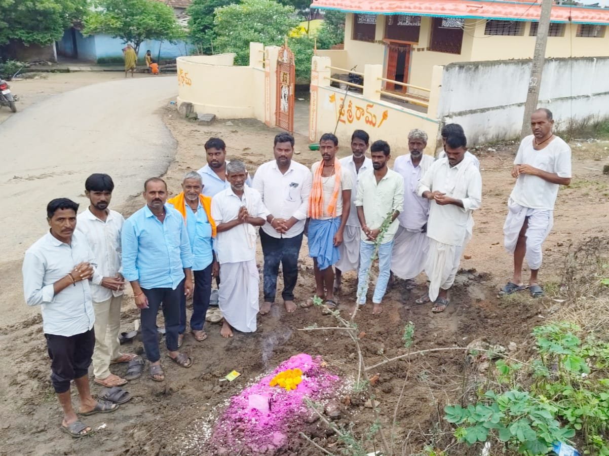 కొండెంగకు సాంప్రదాయ బద్ధంగా అంత్యక్రియలు