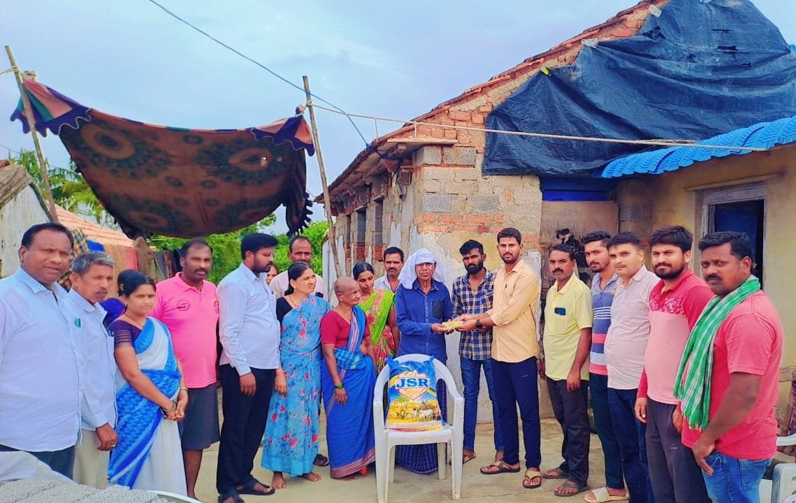 మానవత్వానికి చిరునామా గర్జనపల్లి యువకులు