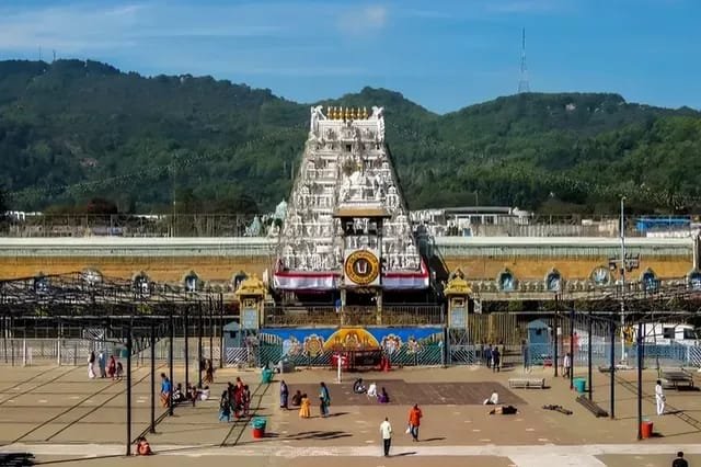 తిరుమల స్వామివారి దర్శనానికి 24 గంటల సమయం
