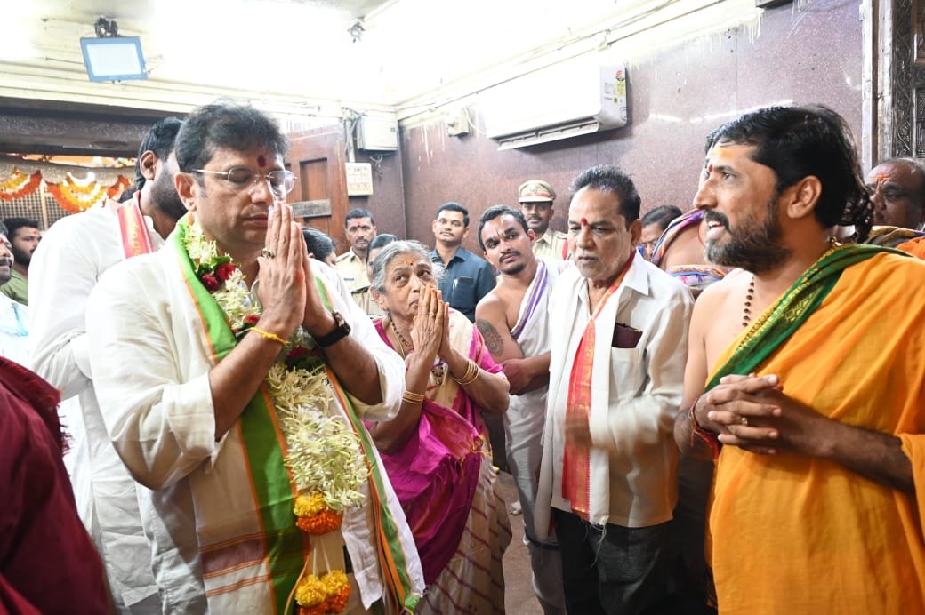 బాసరలో మంత్రి శ్రీధర్ బాబుకు ఘనస్వాగతం