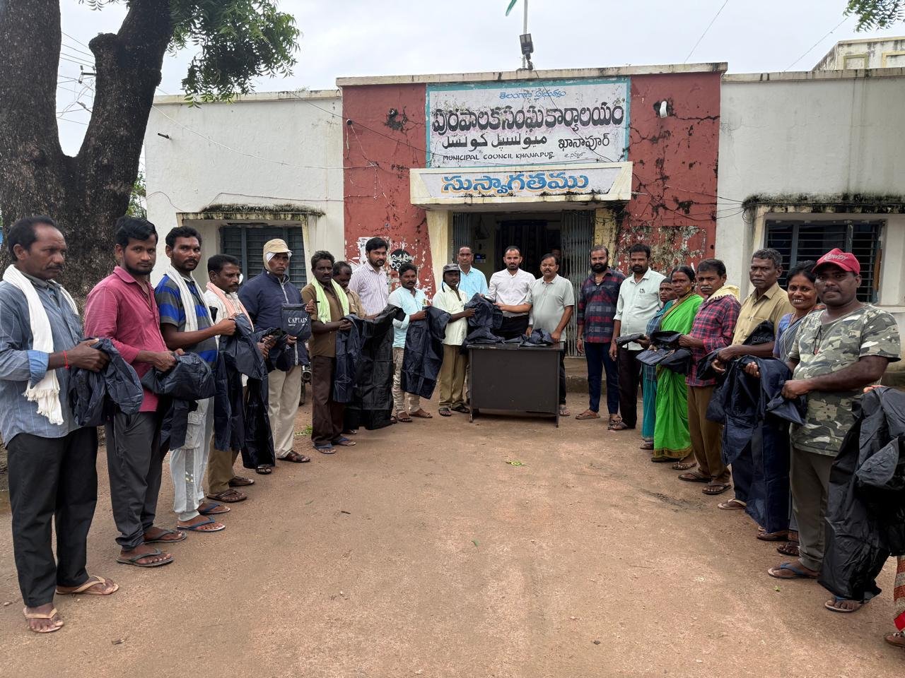 ఖానాపూర్‌లో ప్రభుత్వ ఉపాధ్యాయుడి ఉదారత