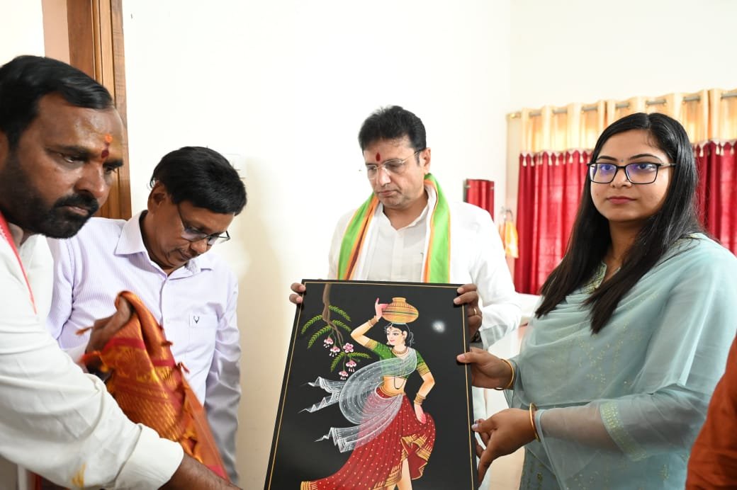 బాసరలో మంత్రి శ్రీధర్ బాబుకు ఘనస్వాగతం