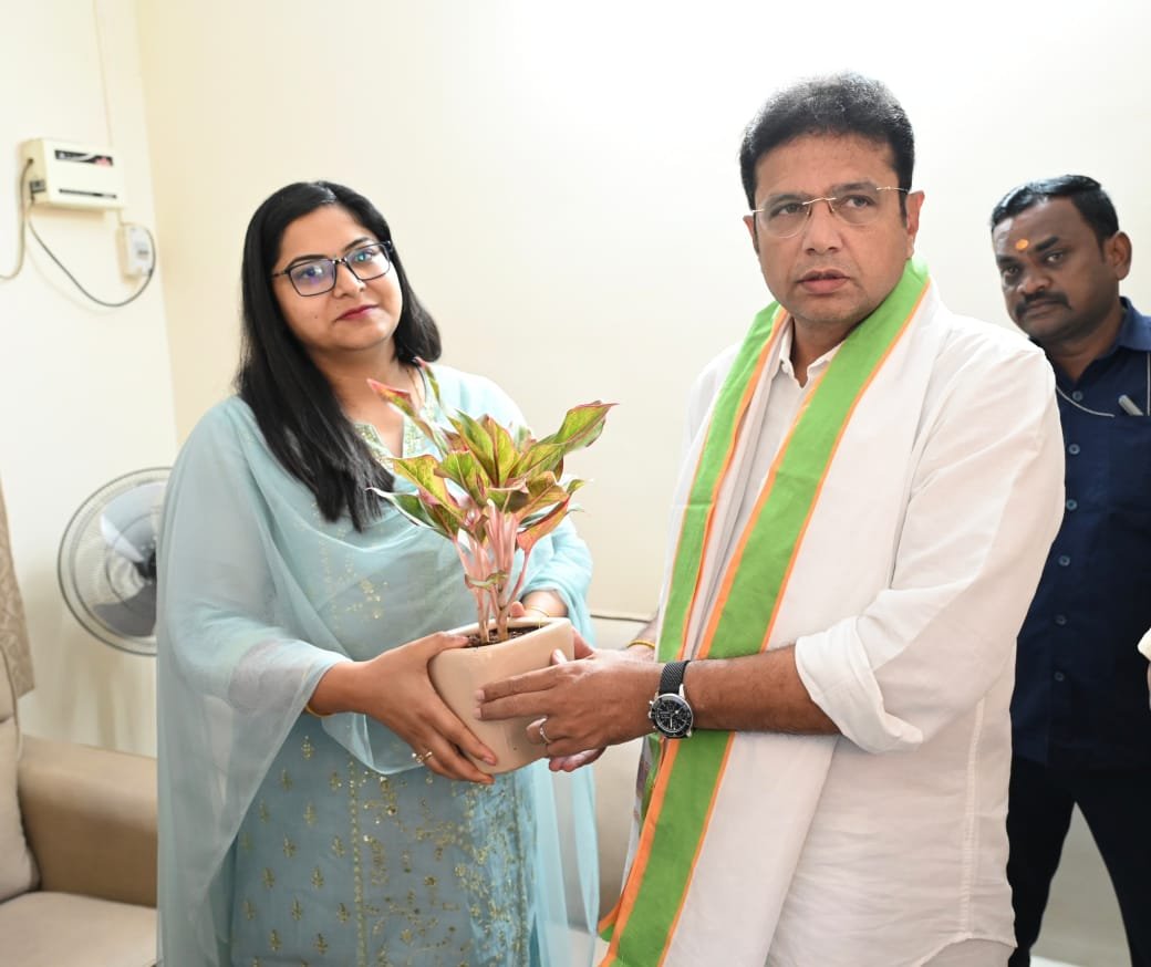బాసరలో మంత్రి శ్రీధర్ బాబుకు ఘనస్వాగతం