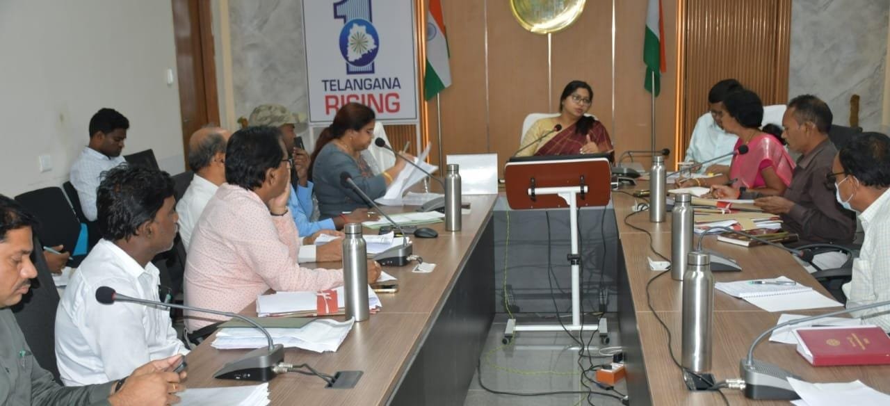 అటవీ ప్రాంతాలలో జరుగుతున్న అభివృద్ధి పనుల్లో వేగం పెంచాలి: – జిల్లా కలెక్టర్ అభిలాష అభినవ్