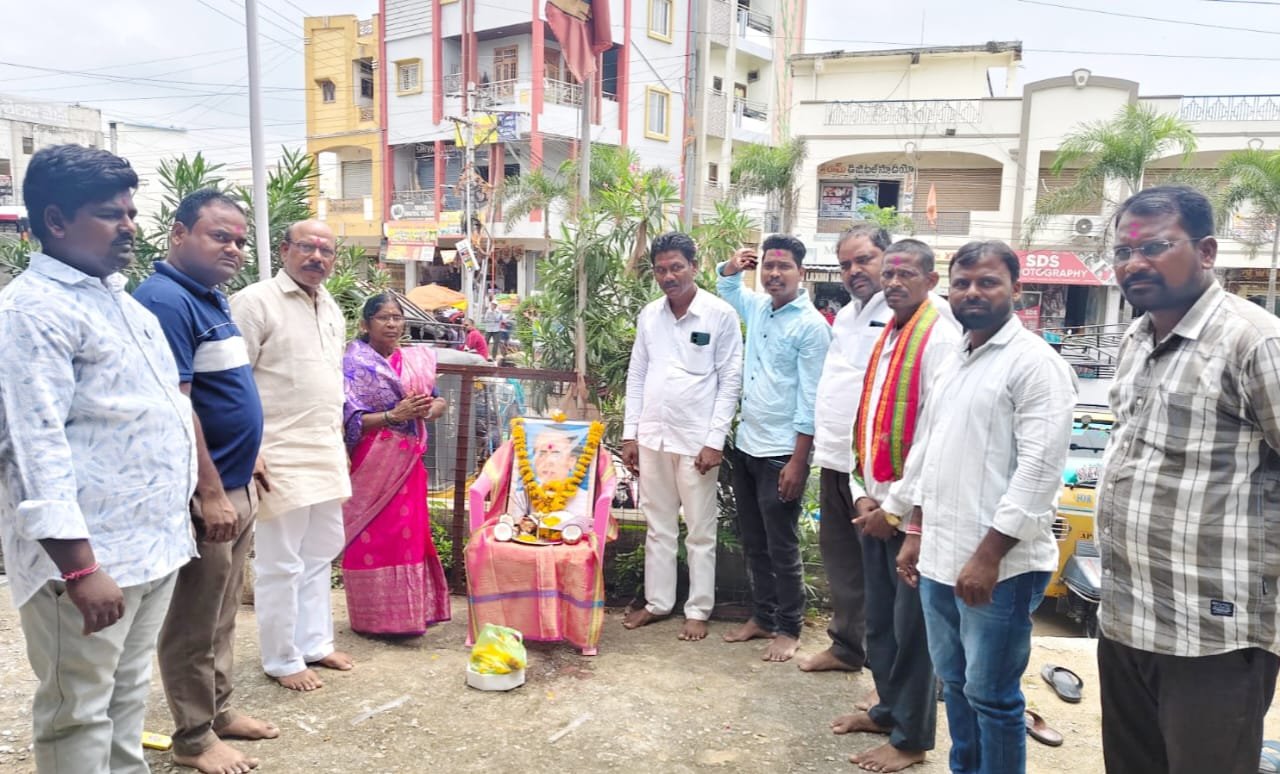 భైంసాలో సాహిత్య సామ్రాట్ అన్నభావు సాటే వర్ధంతి