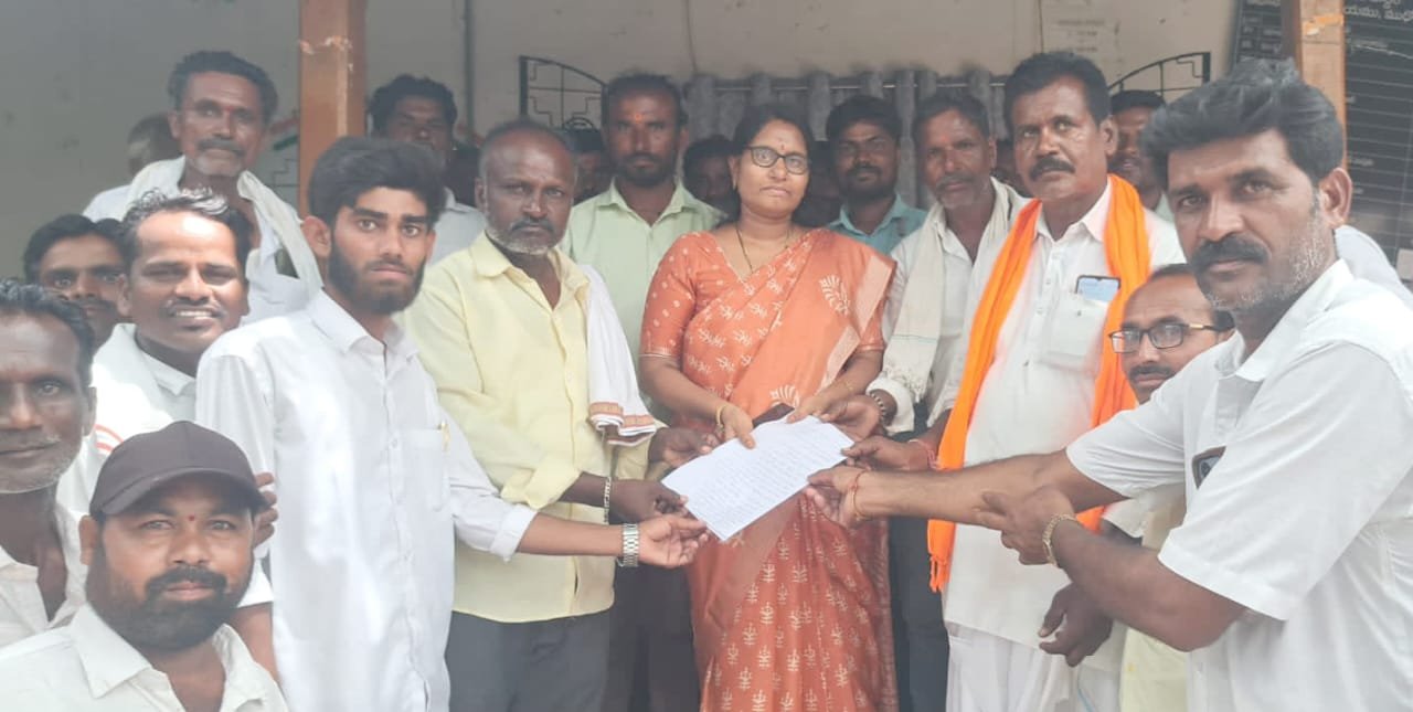 సమ్మక్క సారలమ్మ భూమిని కాపాడాలి