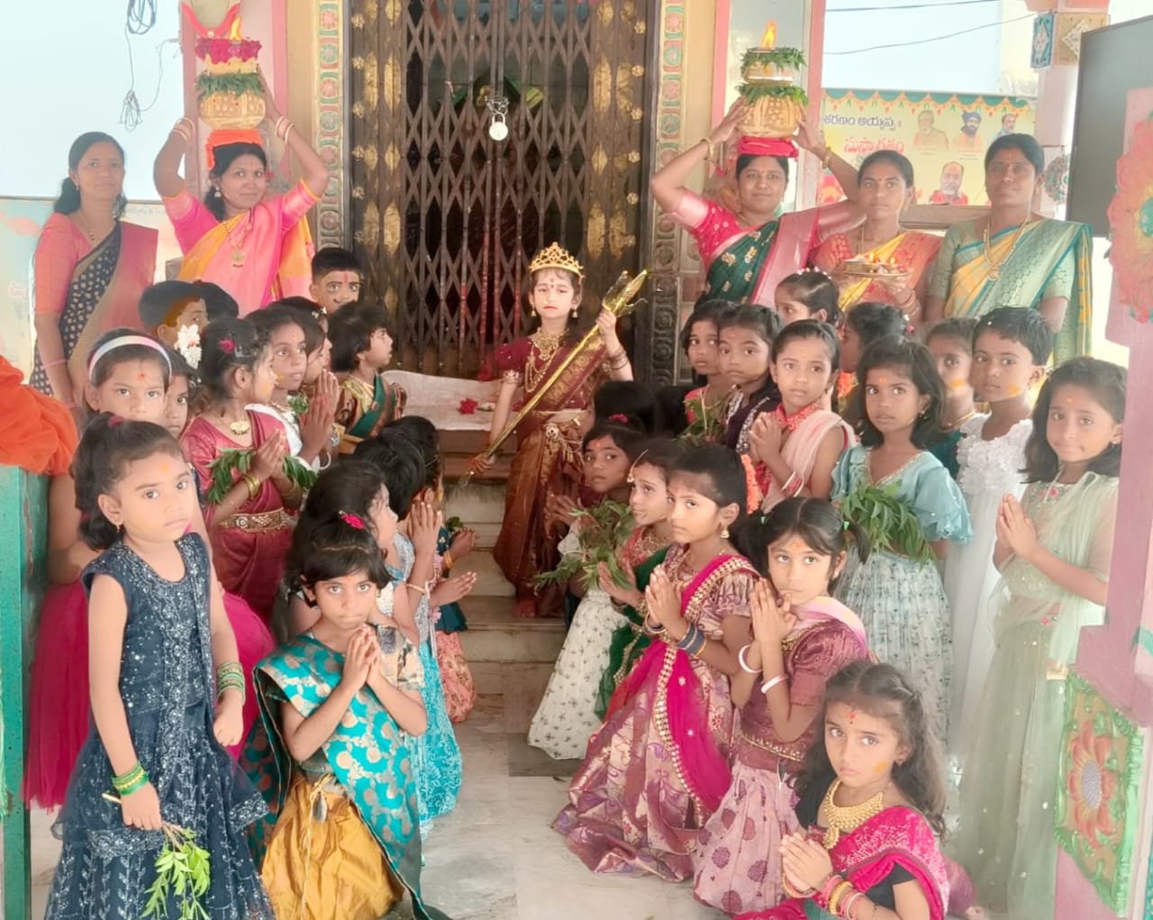 అంగరంగ వైభవంగా బోనాల ఉత్సవాలు