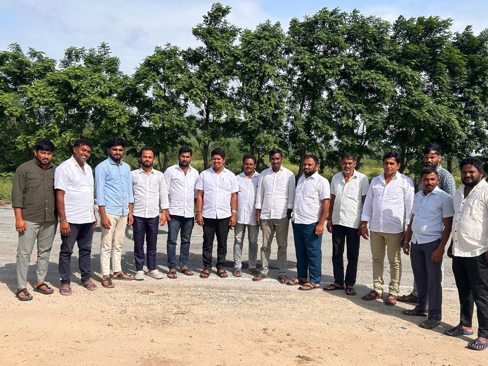 లంబాడా హక్కుల పోరాట సమితి సమావేశానికి హైదరాబాద్ బయలుదేరిన మంచిర్యాల జిల్లా నాయకులు