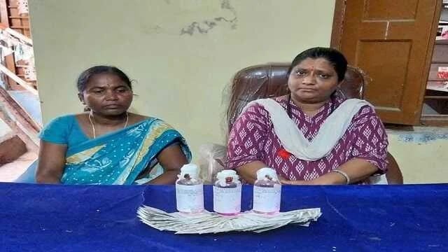 రూ.30,000 లంచం తీసుకుంటూ ఏసీబీ కి చిక్కిన సహాయ కార్మిక అధికారిణి