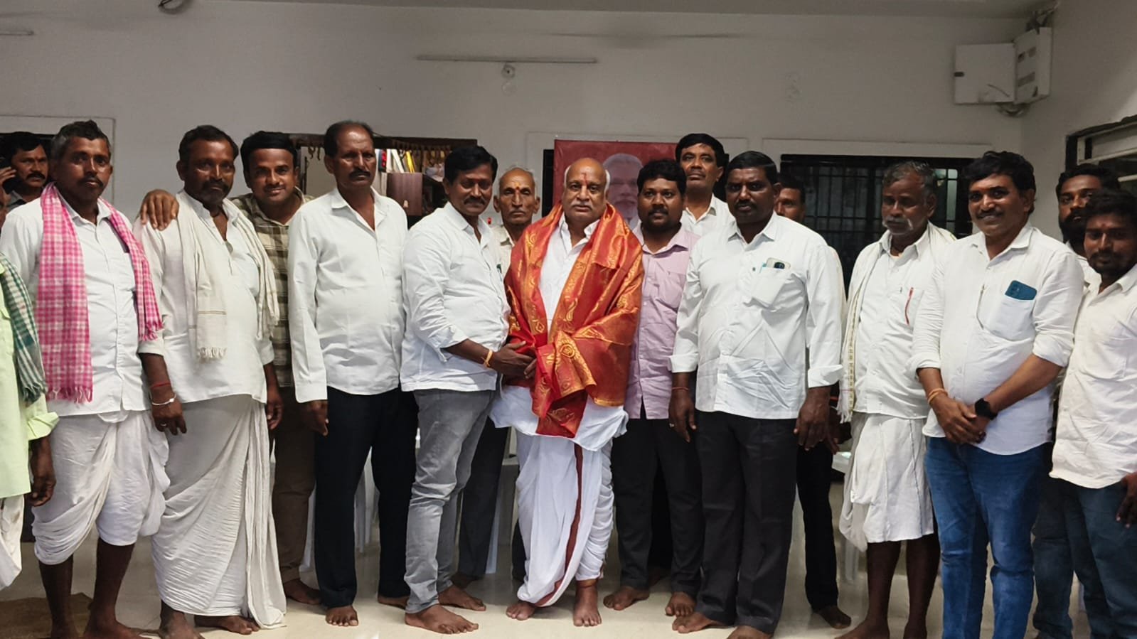 ఎమ్మెల్యే ను కలిసిన ఇలేగాం గ్రామ అభివృద్ధి కమిటీ సభ్యులు