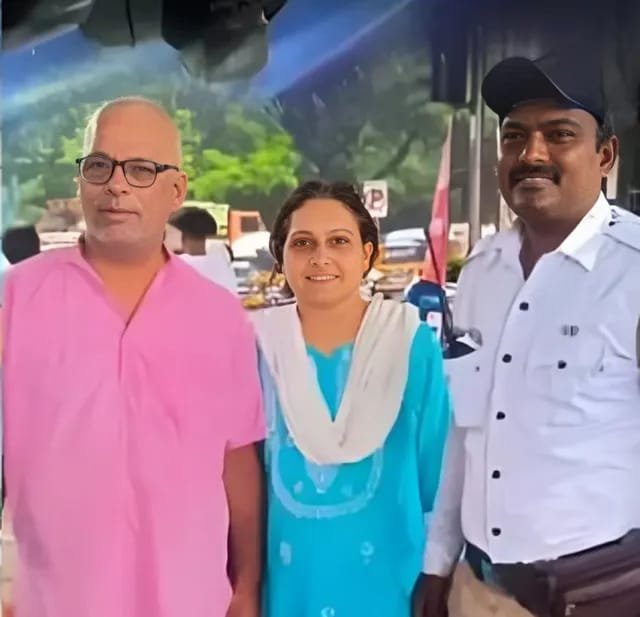 మహిళ ప్రాణాలు కాపాడిన కానిస్టేబుల్